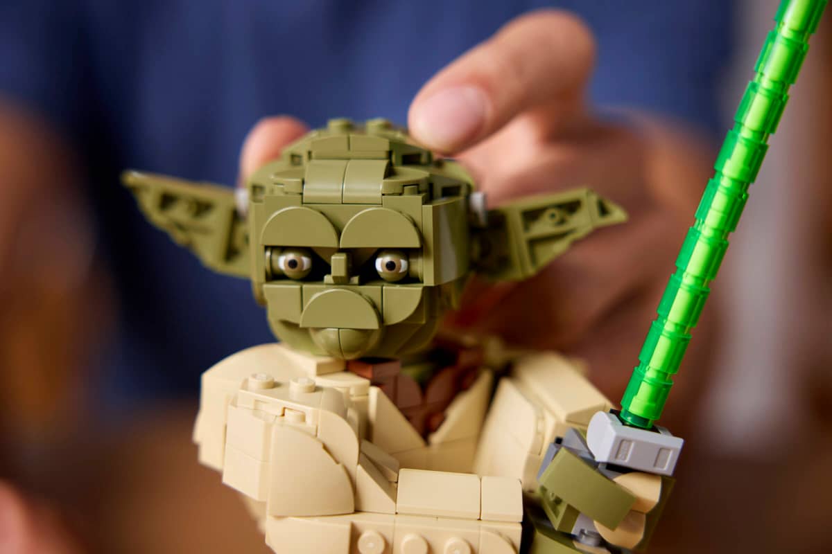 LEGO Star Wars: Attack of the Clones Yoda Bust with Lightsaber