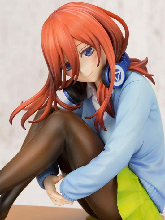 Kotobukiya The Quintessential Quintuplets: Miku Nakano PVC Statue